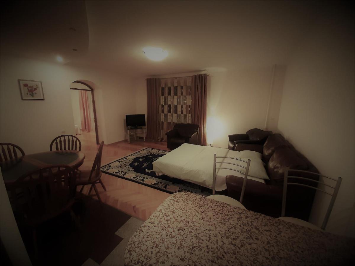 Apartment On Myasnikova 34 明斯克 外观 照片