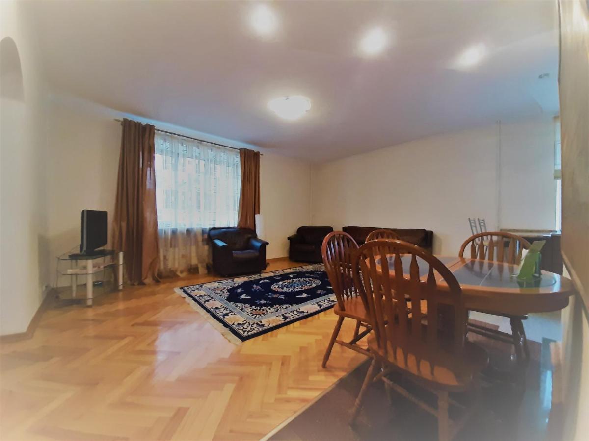 Apartment On Myasnikova 34 明斯克 外观 照片