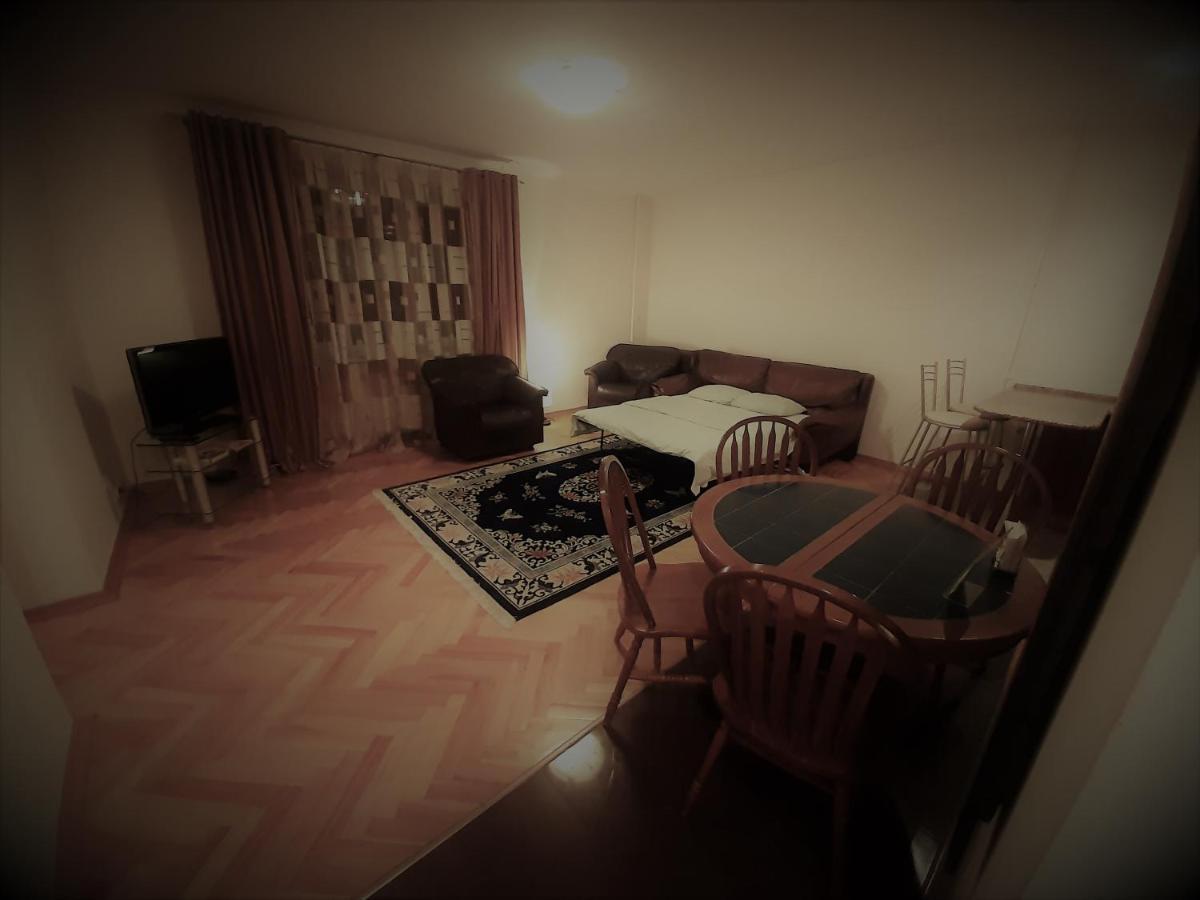 Apartment On Myasnikova 34 明斯克 外观 照片
