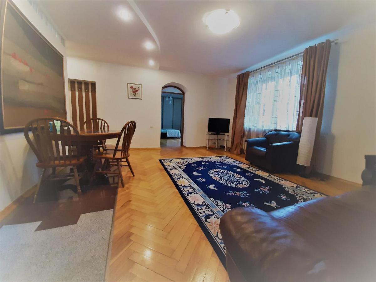 Apartment On Myasnikova 34 明斯克 外观 照片