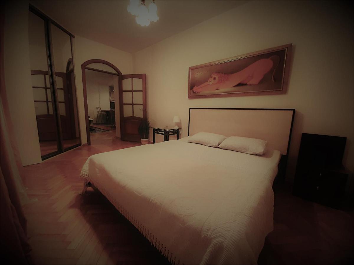 Apartment On Myasnikova 34 明斯克 外观 照片
