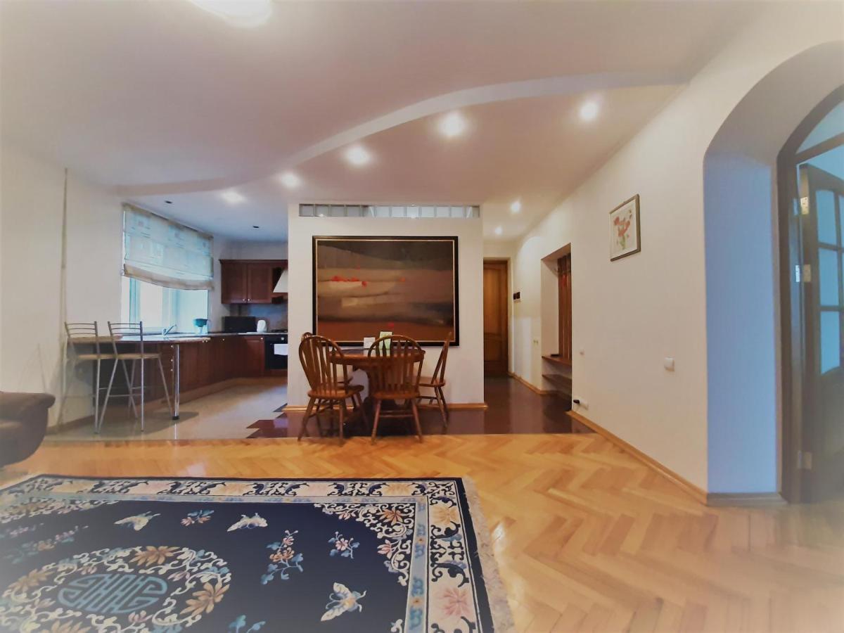 Apartment On Myasnikova 34 明斯克 外观 照片