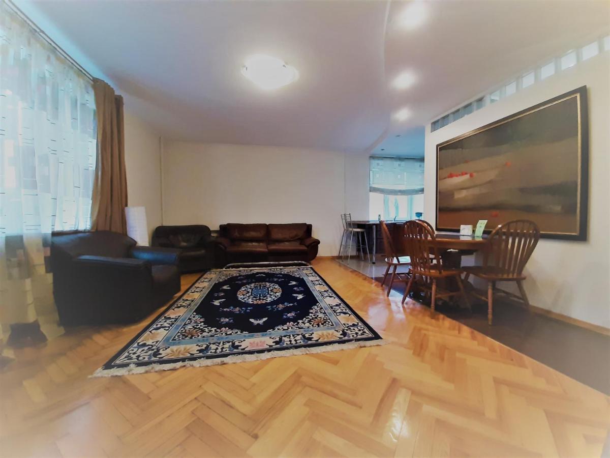 Apartment On Myasnikova 34 明斯克 外观 照片