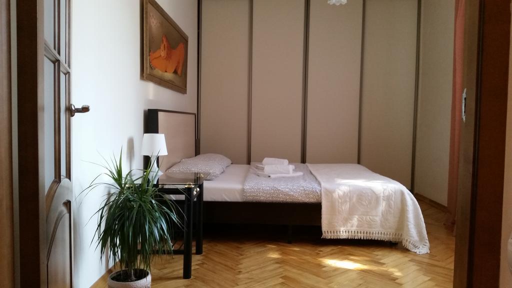 Apartment On Myasnikova 34 明斯克 外观 照片